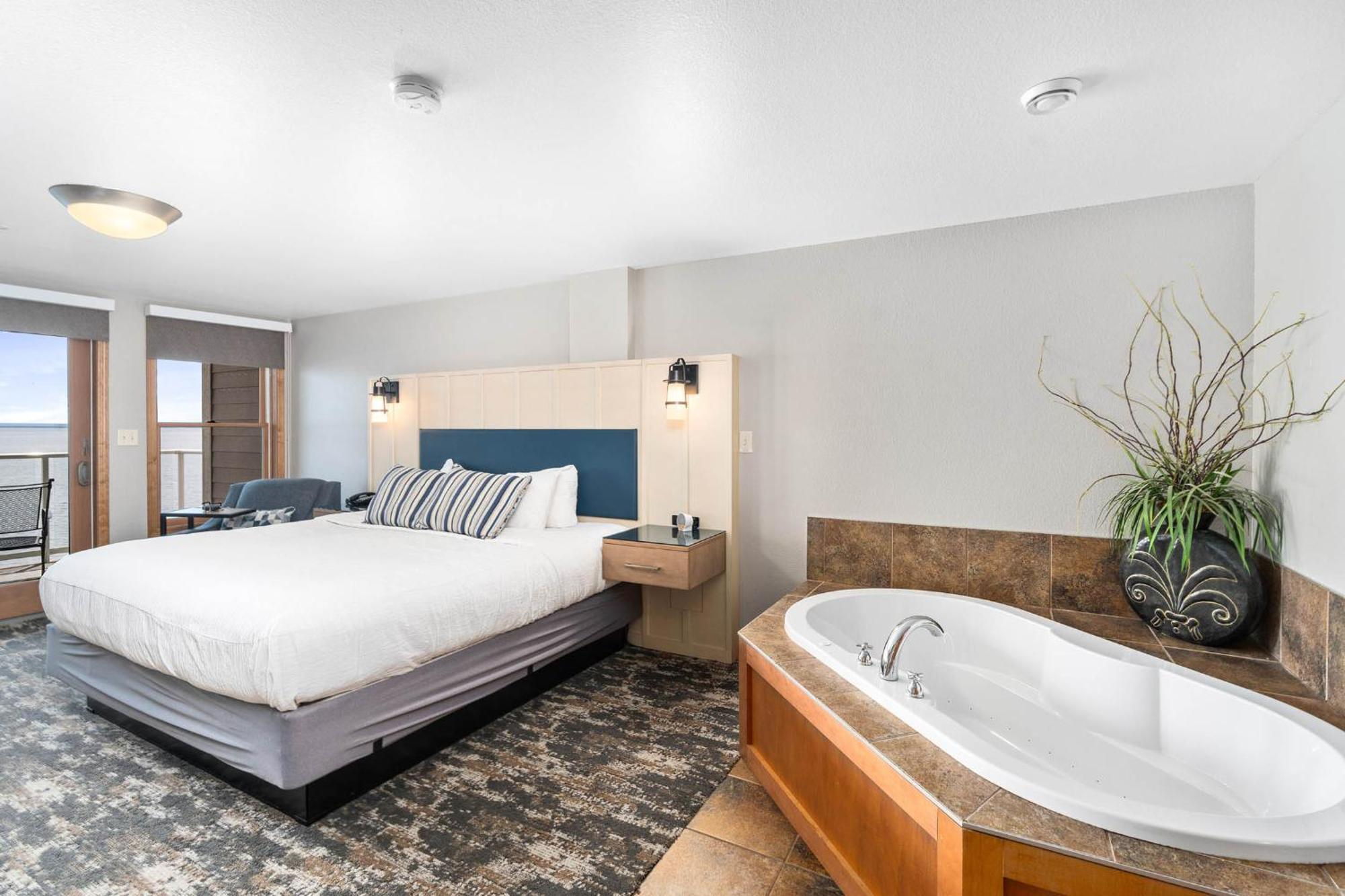 Beacon Pointe On Superior 3*